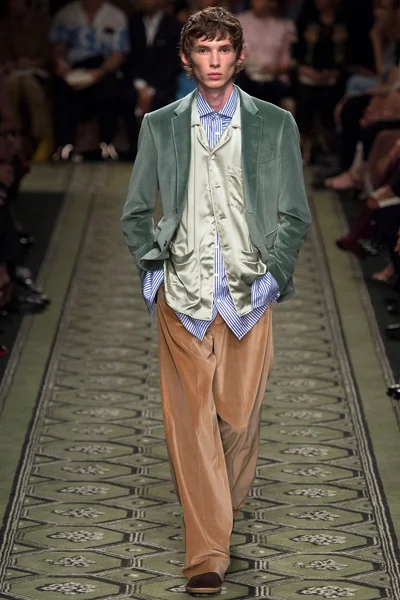 Look 40